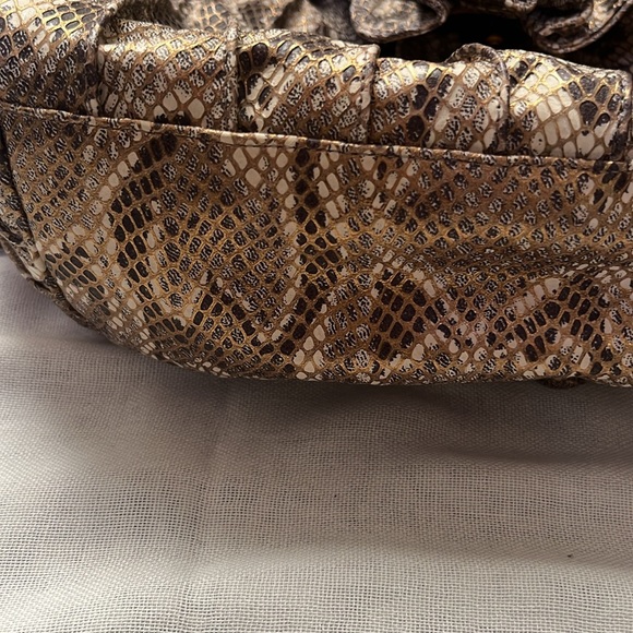 NWT Sharif gold alligator skin and leather crossbody bag with clamshell closure - Picture 7 of 14